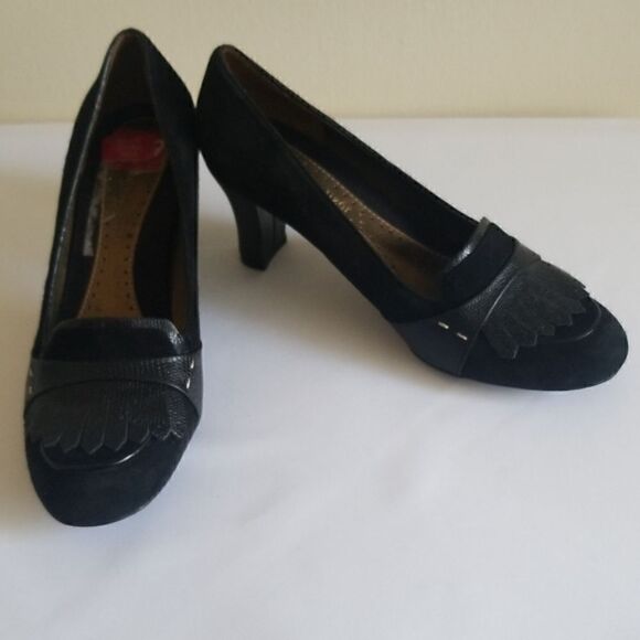 Naturalizer Shannon Black Suede Pump, 6M - Picture 1 of 8